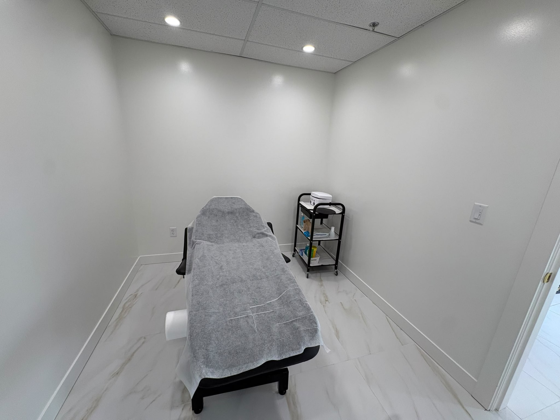 Private treatment room at Face & Body Beauty Salon